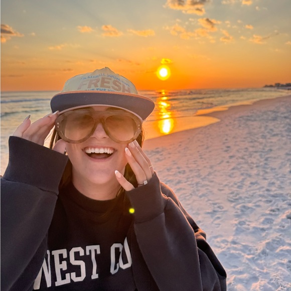 Meet your Posher, Hannah - Picture 1 of 5